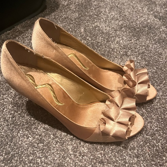 Nina Gold Peep Toe Ruffle size 6.5 - Picture 3 of 4